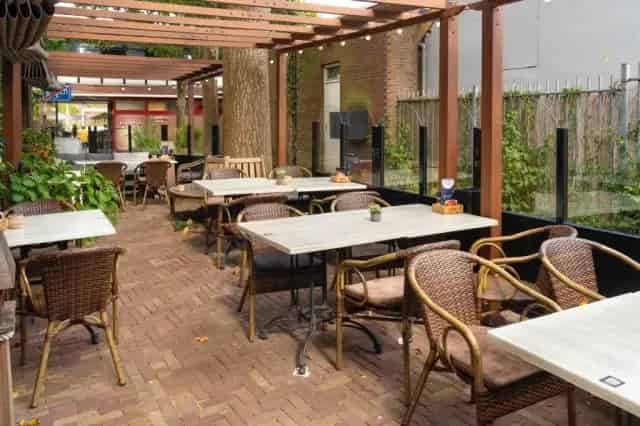 Te Koop Veras Proeverij Restaurant met 2 Appartementen