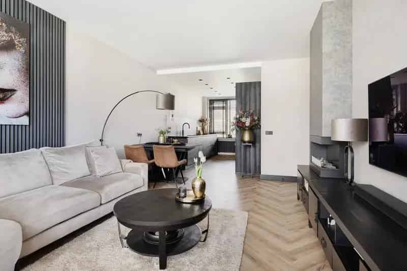 Luxe gerenoveerd 4-kamer appartement te huur