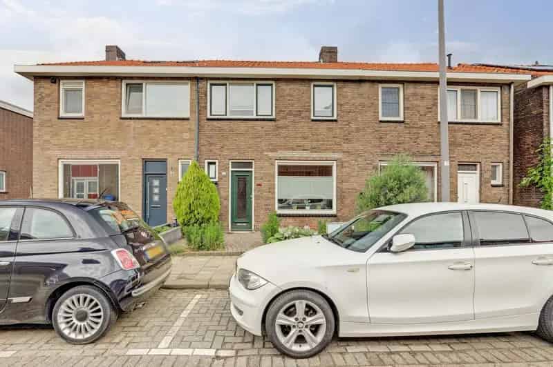 Huis te koop: Vrijlandtstraat 89 3195 VT Pernis Rotterdam 