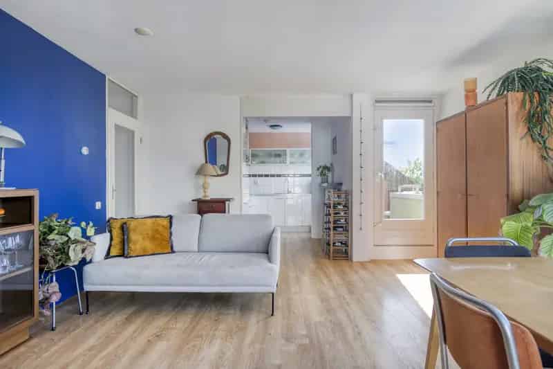Licht appartement met balkon in rustige groene omgeving