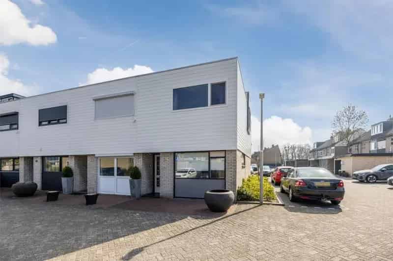 Drive in Hoekwoning 3 Kamers Grote Garage Balkon Oostgaarde