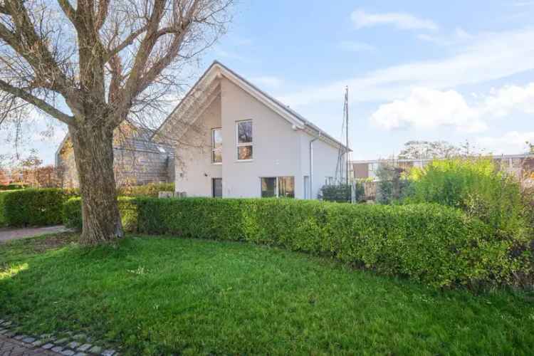 Luxe Vrijstaand Huis met Garage Nabij Strand