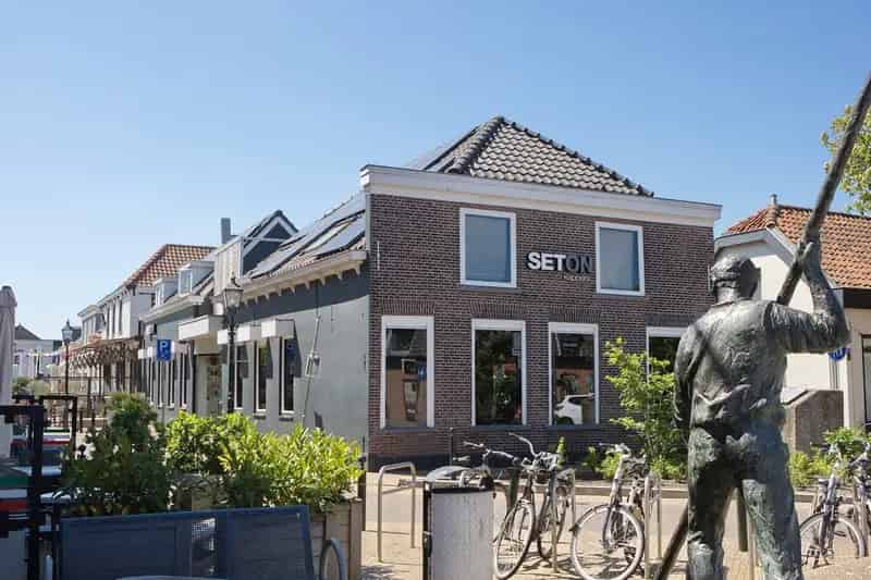 Winkelruimte met bovenwoning te koop in 's-Gravenzande