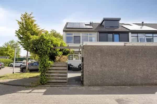 Ruime Hoekwoning 4 Slaapkamers Aldlan Oost