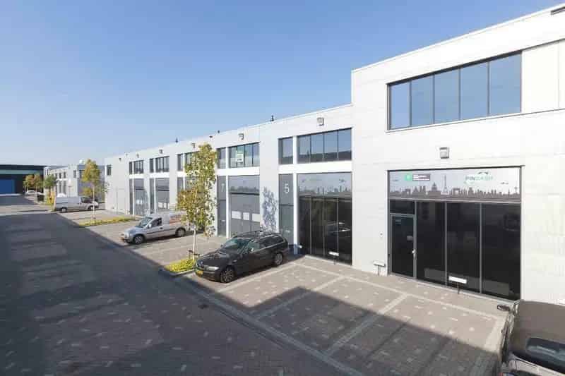 Bedrijfshal Rotterdam The Hague Airport 186m2 te Huur