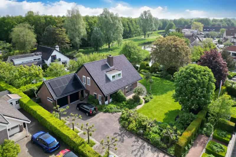 Luxe Villa Maasdam 210m² 3 Slaapkamers Grote Tuin