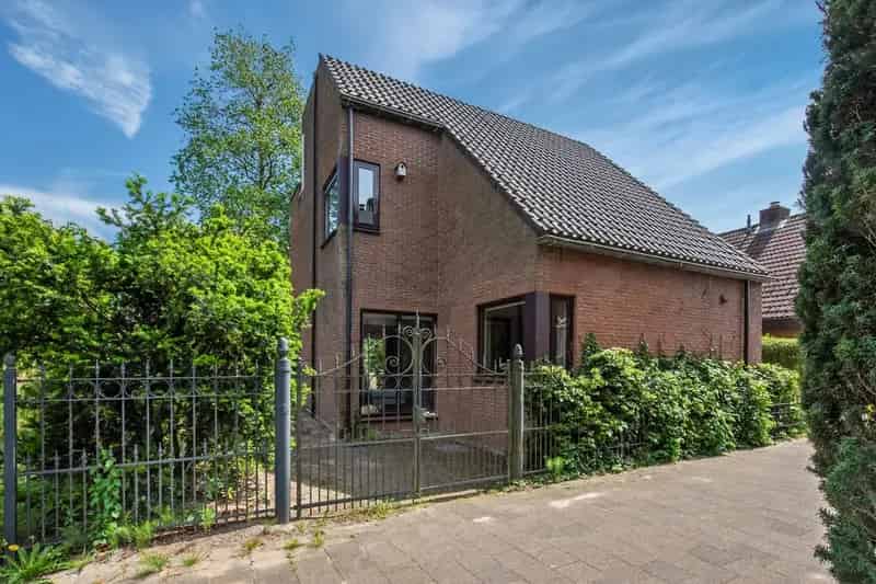 Huis te koop Zoetermeer: Ruime villa met tuin en garage
