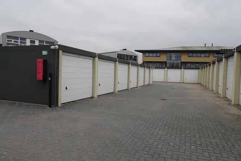 18m2 Bedrijfsruimte te Koop Uithoorn Garagebox MKB ZZP