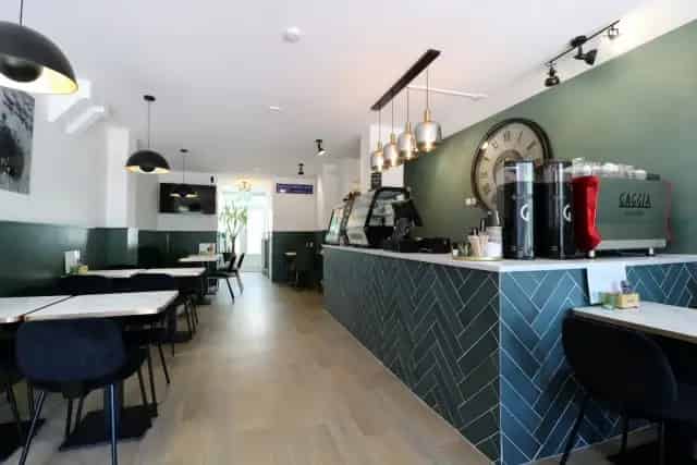 Gerenoveerde Lunchroom met Terras in Oud West
