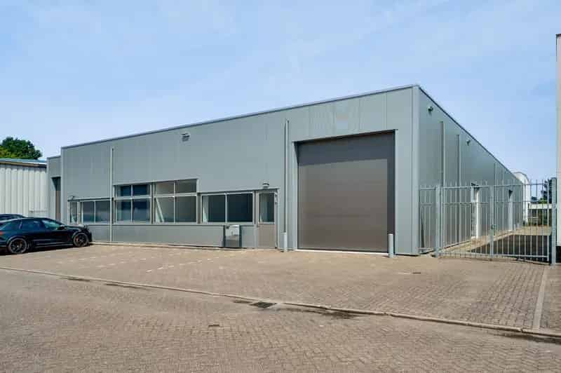 Bedrijfshal te Huur Roermond 579m² Kantoor Parkeerplaatsen