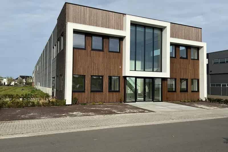 Luxe Kantoorruimte 250m² te Huur Vroomshoop