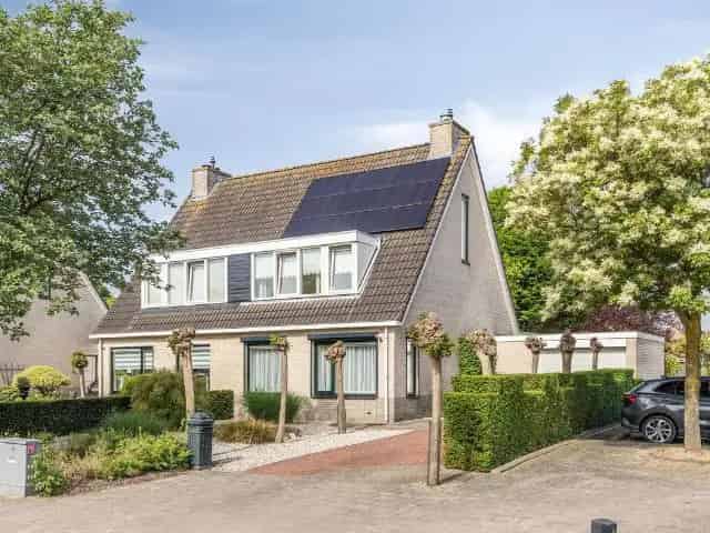 Tweekapper Maasdam 4 slaapkamers grote tuin 9 zonnepanelen
