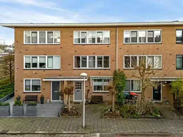 Ruime 4 Slaapkamer Eengezinswoning Uithoorn Nabij Openbaar Vervoer