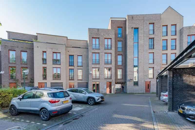Ruim 4 Kamer Appartement Weesp Nabij NS Station