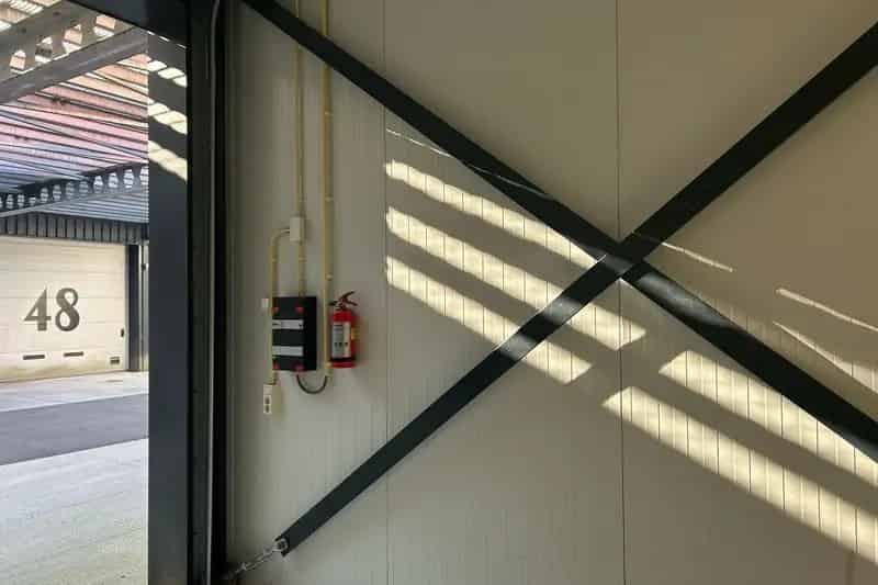 Garagebox Amersfoort 32m2 te koop Overheaddeur Goederenlift Opslag Werkruimte