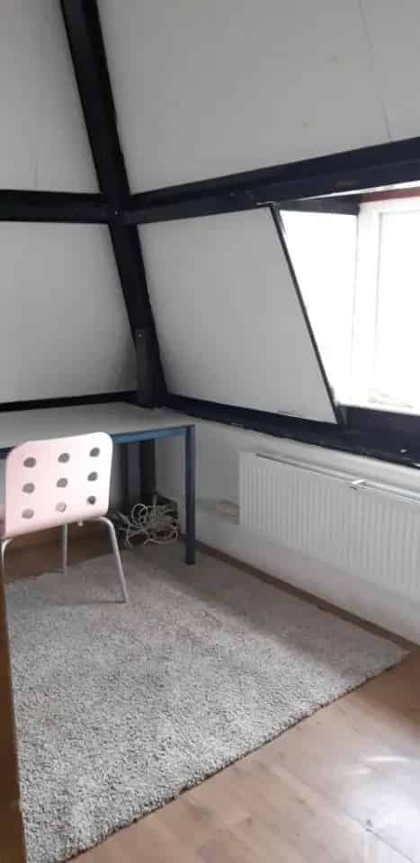 Kamer Hilversum Centrum: Ruime kamer met voorzieningen