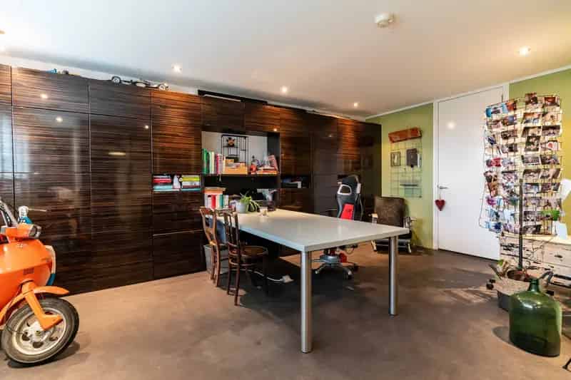 Huis te Koop Delft: Splitlevel woning met royale tuin en privacy