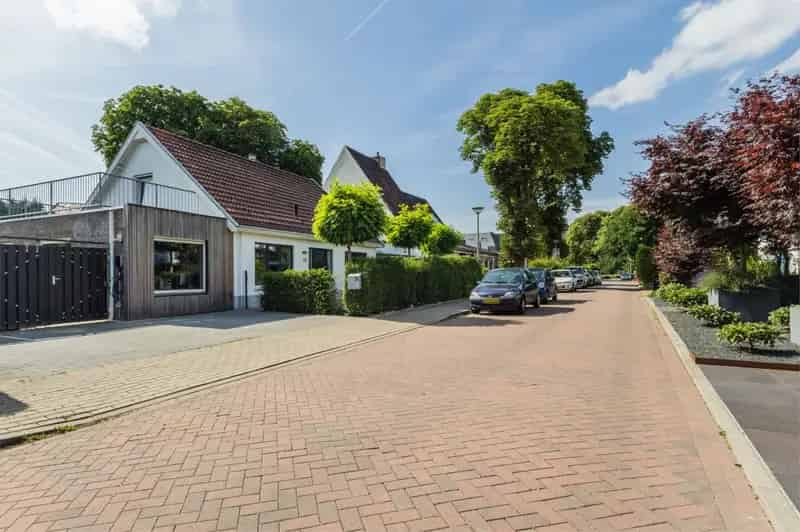 Halfvrijstaande woning Berg en Dal 3 slaapkamers moderne keuken tuin