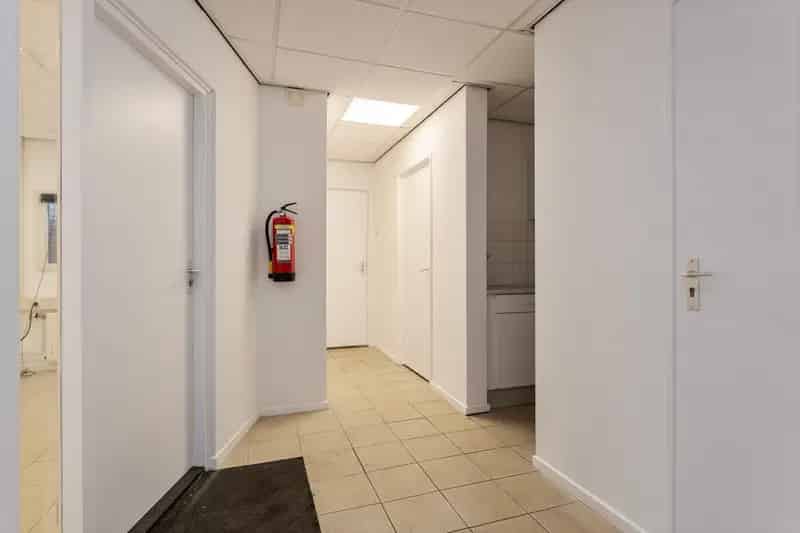 Bedrijfshal te huur Nijverdal 805m² Kantoor 97m² Buitenterrein
