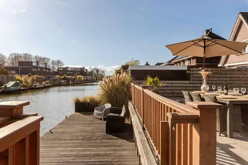 Luxe Vrijstaande Woning 5 Slaapkamers Grote Tuin Aan Vaarwater