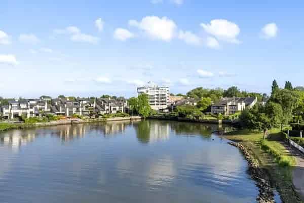 Luxe appartement Zwijndrecht met riant terras en Maas uitzicht