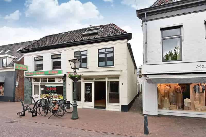 Winkel Woonhuis Breukelen 182m2 Twee Appartementen Investering