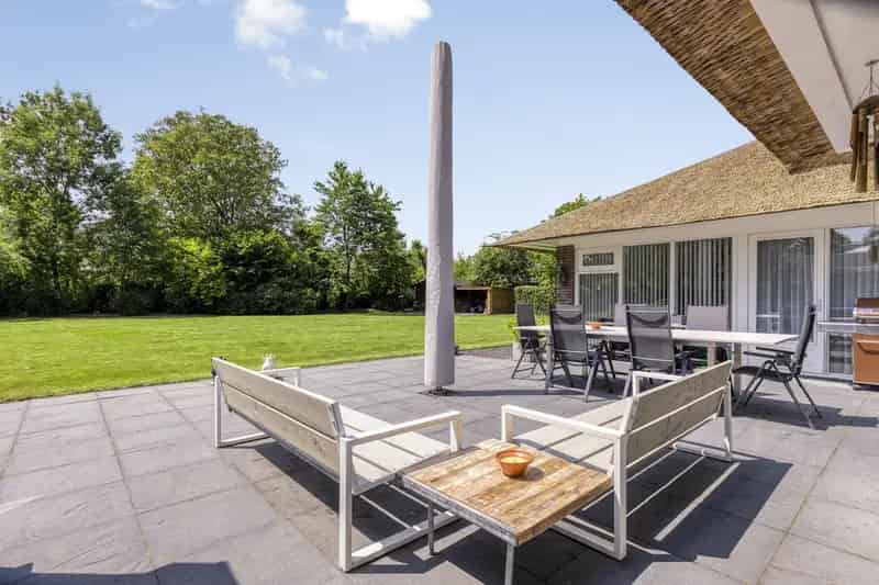 Vrijstaande Bungalow Zetten Ruime Tuin Bijgebouw