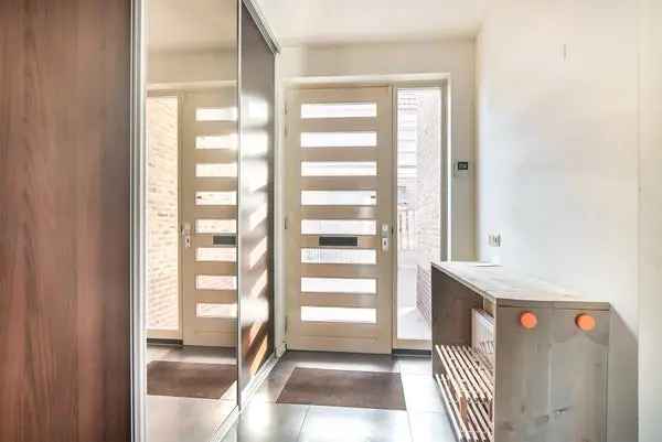 Huis te Huur Aalsmeer: Unieke Villa Aan Het Water