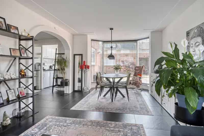 Ruime Hoekwoning Bloemenoord Waalwijk 4 slaapkamers