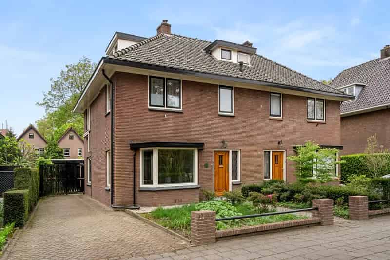 Halfvrijstaande woning Ede Emmalaan 5 slaapkamers grote tuin
