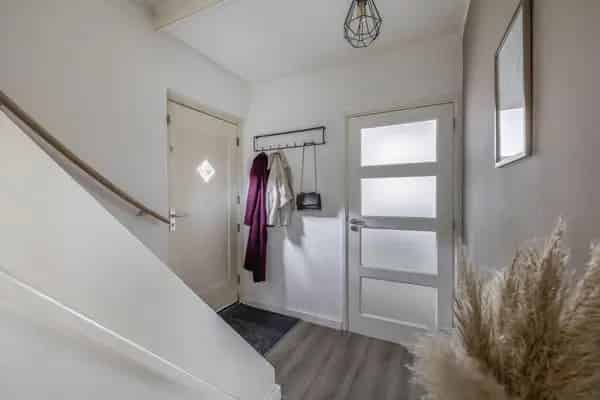 2-onder-1-kap woning Oude-Tonge 3 slaapkamers 8 zonnepanelen