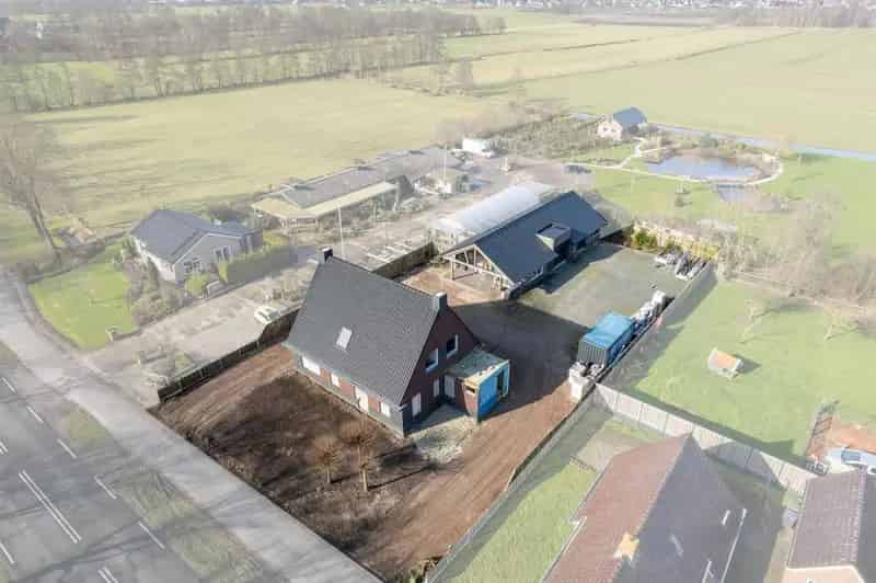 Luxe Herenhuis Surhuisterveen  267m2 Showroom Loods