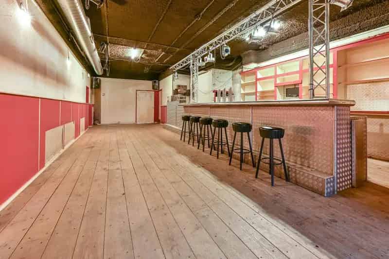 Bovenwoning met Cafe en Clubhuis te IJmuiden