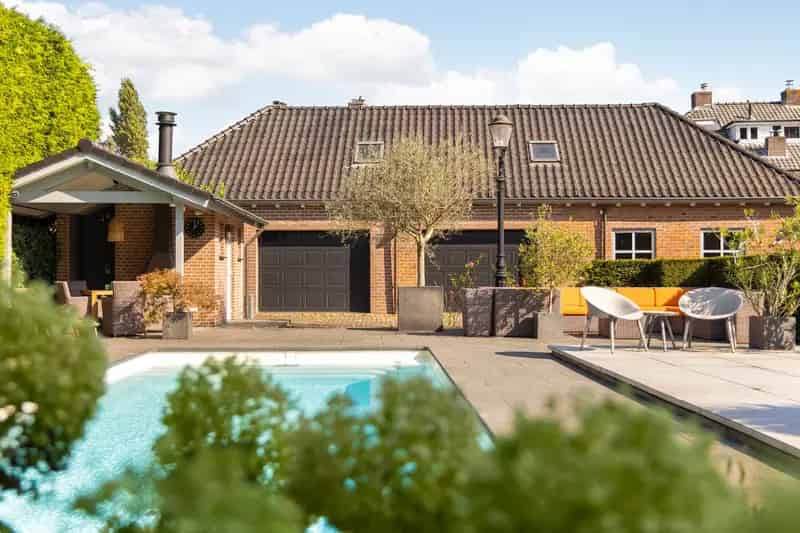 Huis te koop Rheden: Luxe gerenoveerde pastorie met zwembad