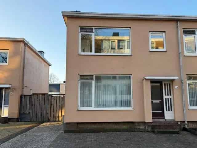 Woning te koop Dordrecht: Ruime gezinswoning met tuin