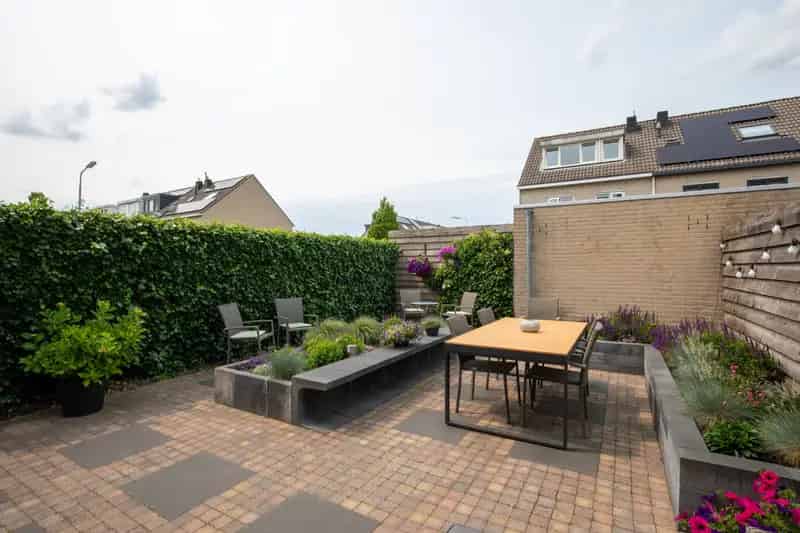 Hoekwoning Aalsmeer 4 slaapkamers tuin 12 zonnepanelen energielabel A