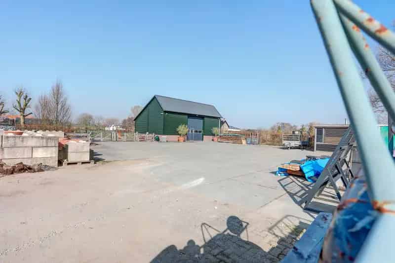 Bedrijfshal Angeren te koop: Moderne hal met buitenterrein