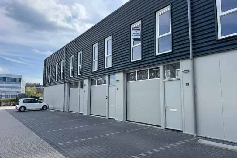 110 m2 Bedrijfsruimte te Koop Almere