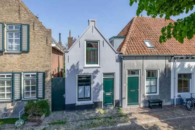 Knusse woning te moderniseren Sommelsdijk diepe tuin aan water