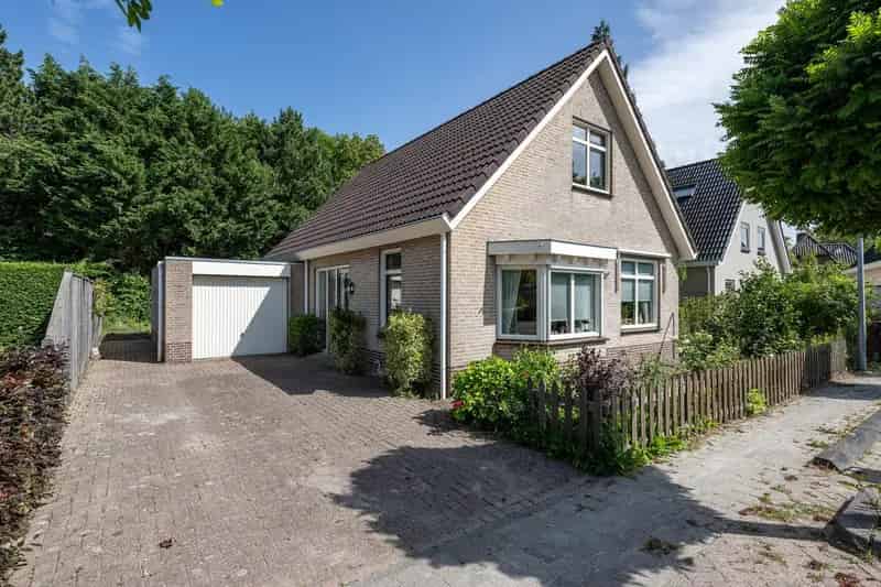 Huis Te Koop , 8, Diepenbrockstraat, Dirksland, Zuid-Holland