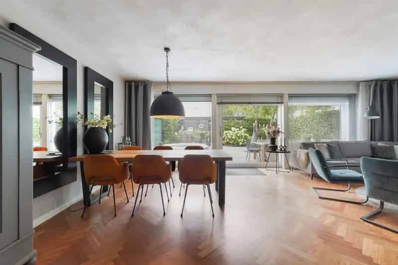 Huis te koop Tilburg Reeshof 5 slaapkamers 2 badkamers aan het water
