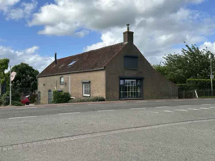 Vrijstaande woonboerderij 3000m2 grond