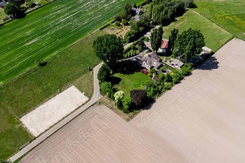 Moderne Woonboerderij met Stallen en Weiland