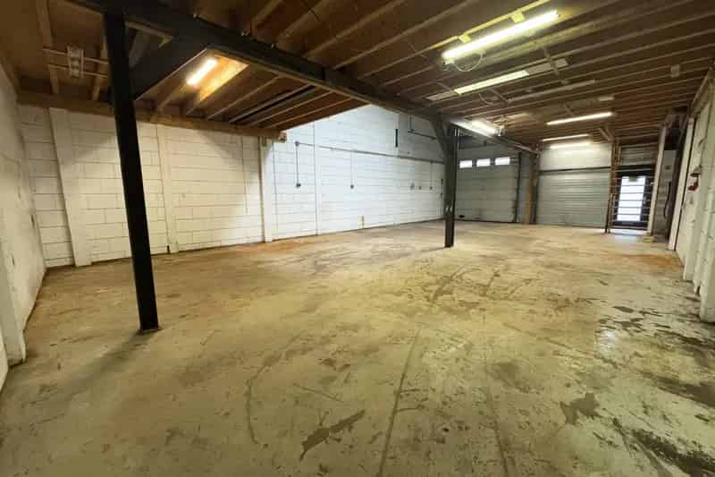 Bedrijfshal Almere te Huur 125m² + 80m² Entresol