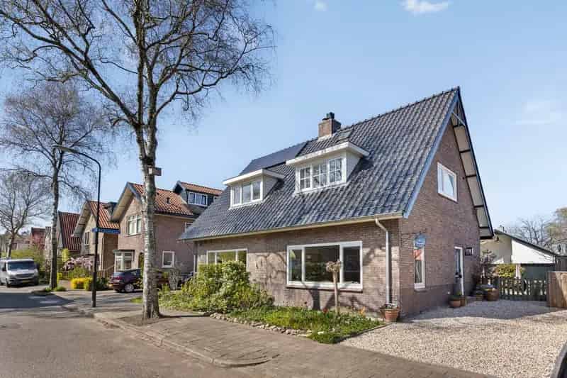 Te Koop: 2-onder-1-kapwoning Apeldoorn - Instapklaar & Multifunctioneel Bijgebouw