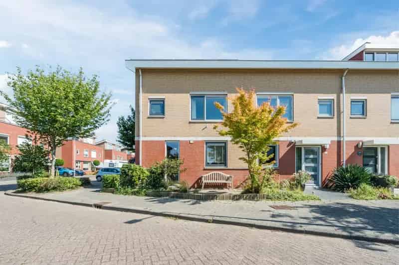 Huis te koop s Gravenzande 4 slaapkamers moderne keuken badkamer