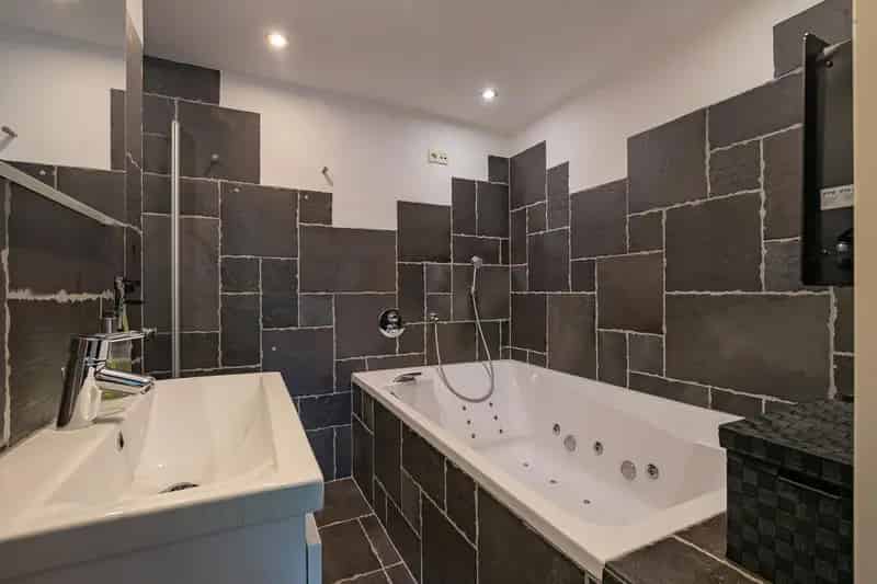 Royale woning met zwembad en 4 slaapkamers te Roermond