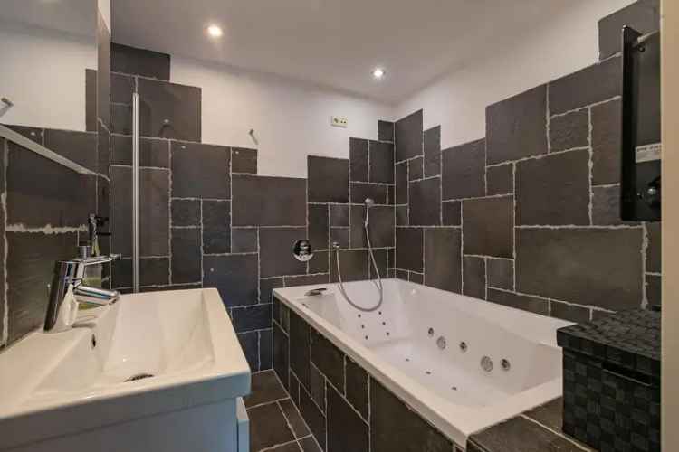 Royale woning met zwembad en 4 slaapkamers te Roermond