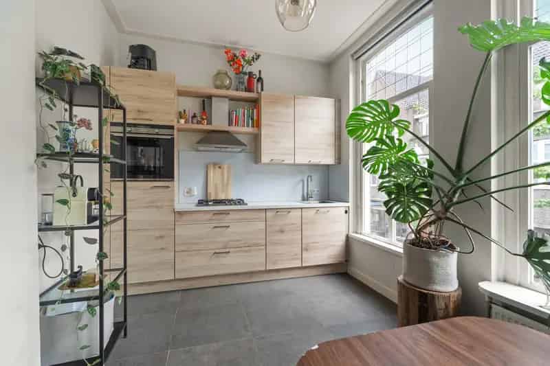 Nijmegen Centrum: Sfeervolle Bovenwoning met Dakterras
