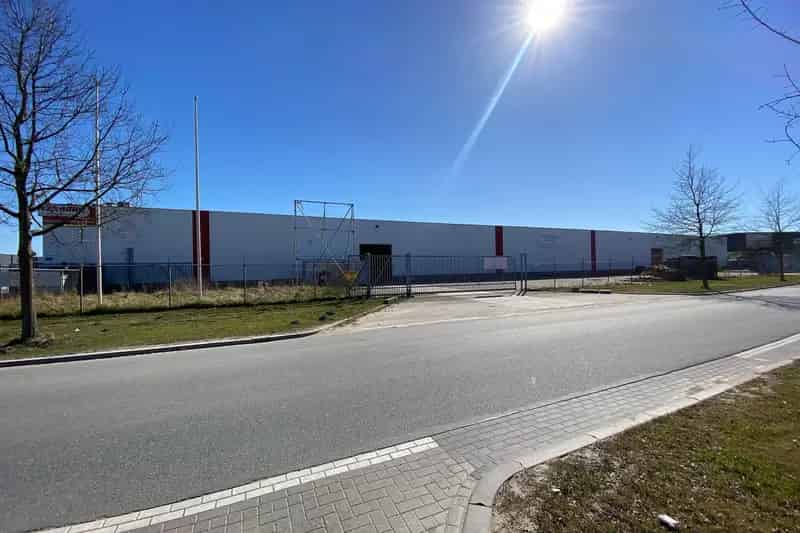 Bedrijfshal Almere 6600m2 te Huur Hefbrugweg